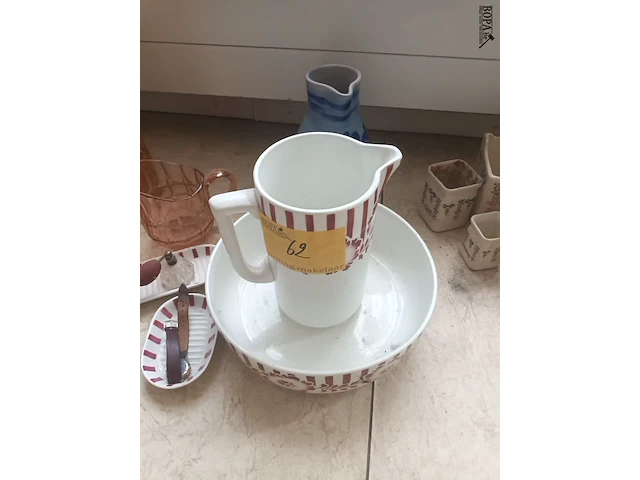 Lot 62 - lot decoratie - afbeelding 3 van  4