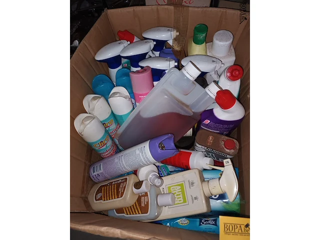 Lot 62 - onderhoudsproducten - afbeelding 2 van  4