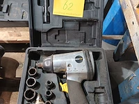 Lot 62 - pneumatische slagmoersleutel - afbeelding 1 van  3