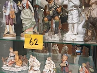Lot 62 - porseleinen beeldjes. 32 stuks - afbeelding 2 van  5
