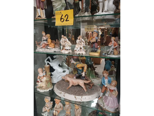 Lot 62 - porseleinen beeldjes. 32 stuks - afbeelding 3 van  5