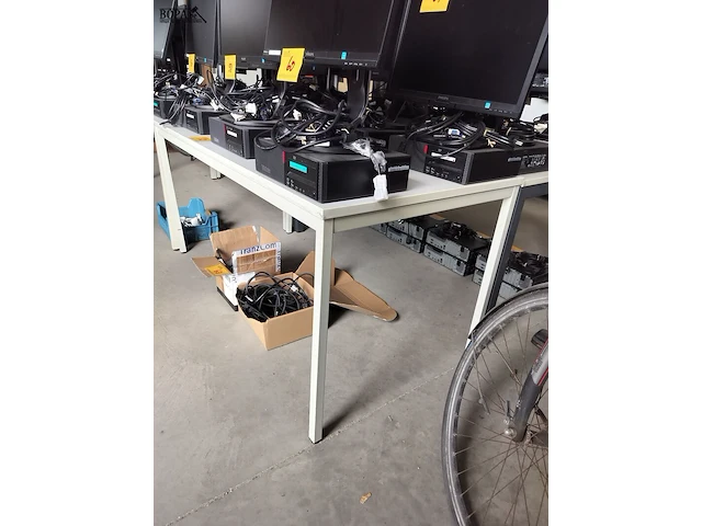 Lot 62 - rechthoekige tafel - afbeelding 1 van  1