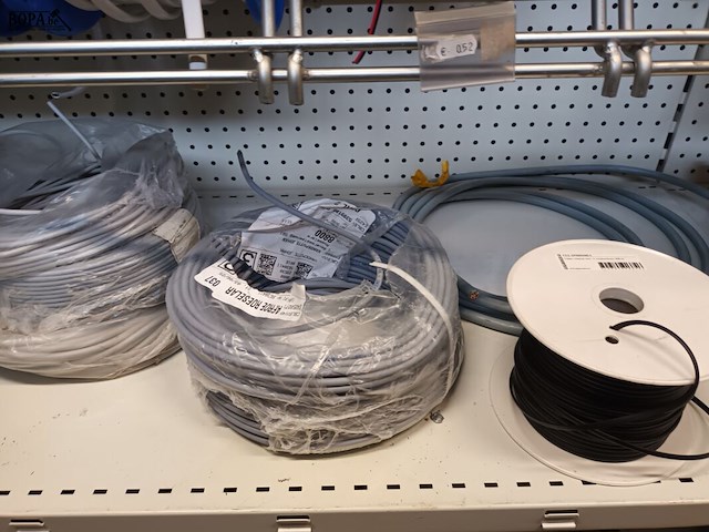 Lot 62 - restrollen kabel met rolhouders - afbeelding 5 van  5