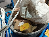 Lot 62 - tackernagels en tackerautomaten - afbeelding 1 van  8