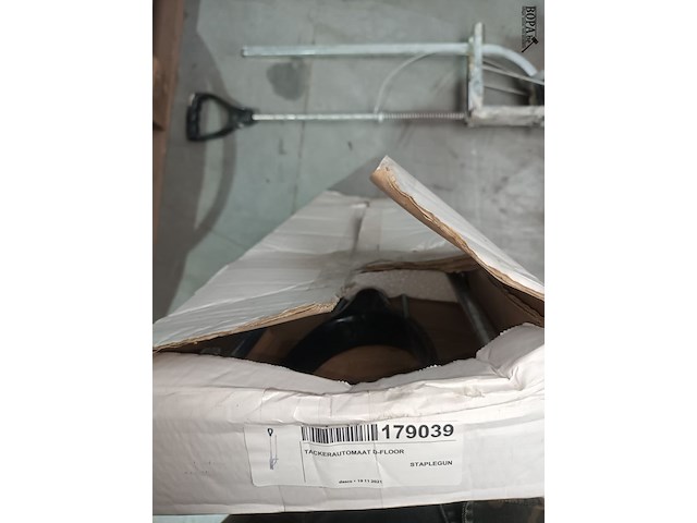 Lot 62 - tackernagels en tackerautomaten - afbeelding 7 van  8