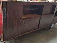Lot 62 - vintage dressoir afm 220 x 41 x h 119,5 cm - afbeelding 1 van  1