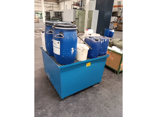 Lot 620 - afdruipbak en producten - afbeelding 1 van  3