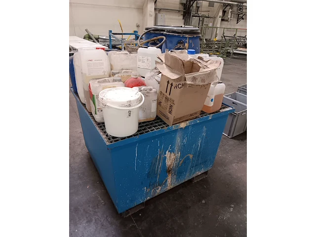 Lot 620 - afdruipbak en producten - afbeelding 2 van  3