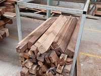 Lot 620 - lot houten balken en transportkar - afbeelding 1 van  6