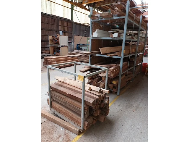 Lot 620 - lot houten balken en transportkar - afbeelding 5 van  6