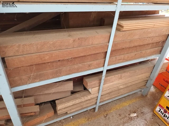 Lot 620 - lot houten balken en transportkar - afbeelding 6 van  6
