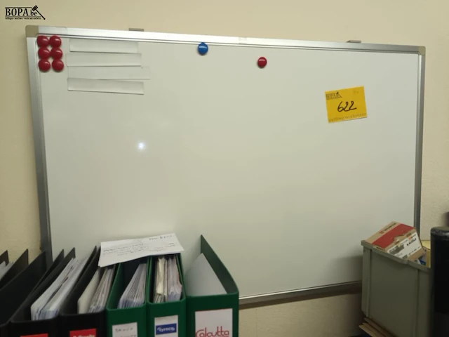 Lot 622 - whiteboard - afbeelding 1 van  2