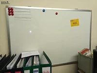 Lot 622 - whiteboard - afbeelding 1 van  2