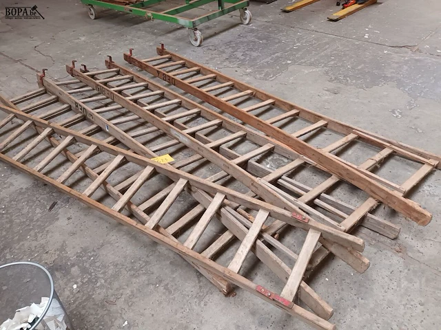 Lot 623 - houten ladders. 5 stuks - afbeelding 3 van  4