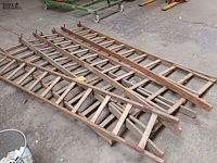 Lot 623 - houten ladders. 5 stuks - afbeelding 3 van  4