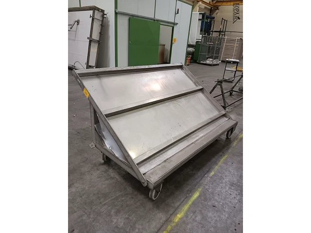 Lot 627 - inox rolwagen - afbeelding 1 van  2