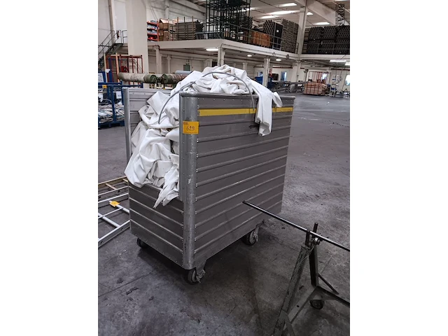 Lot 629 - aluminium rolwagen - afbeelding 1 van  1
