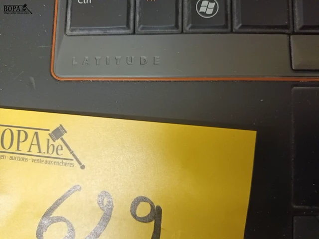 Lot 629 - bureaustoel en laptop - afbeelding 3 van  5