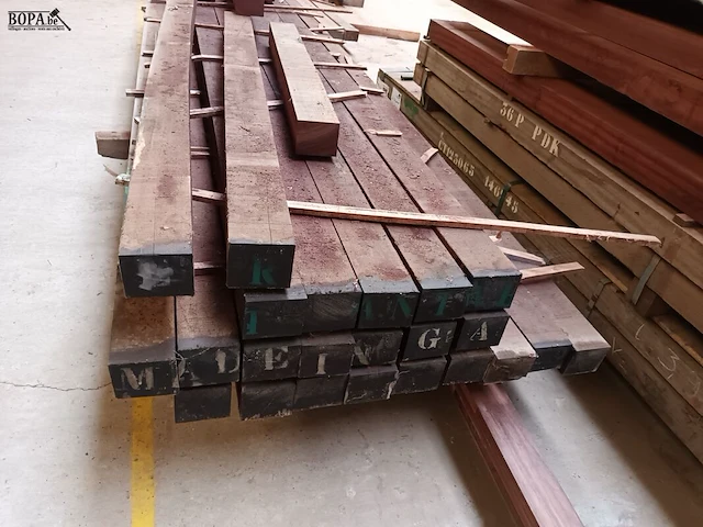 Lot 629 - houten balken. 20 stuks - afbeelding 4 van  4