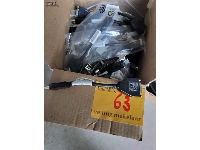 Lot 63 - computer kabels - 2 dozen - afbeelding 1 van  4