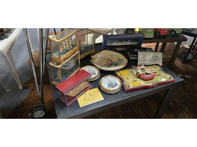 Lot 63 - diverse verzamel items boten ong 16 stuks - afbeelding 1 van  7