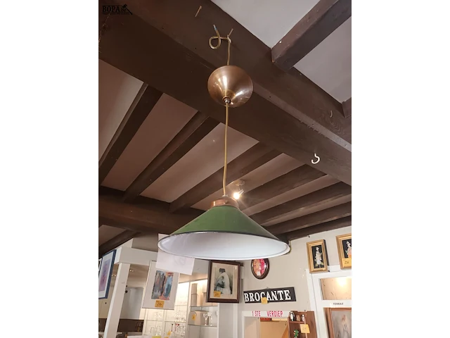 Lot 63 - emaillen hanglampen. 2 stuks - afbeelding 3 van  4