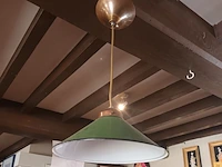 Lot 63 - emaillen hanglampen. 2 stuks - afbeelding 3 van  4