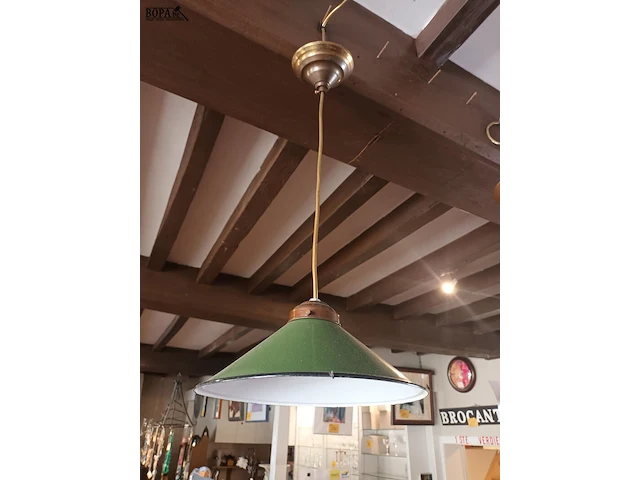 Lot 63 - emaillen hanglampen. 2 stuks - afbeelding 4 van  4