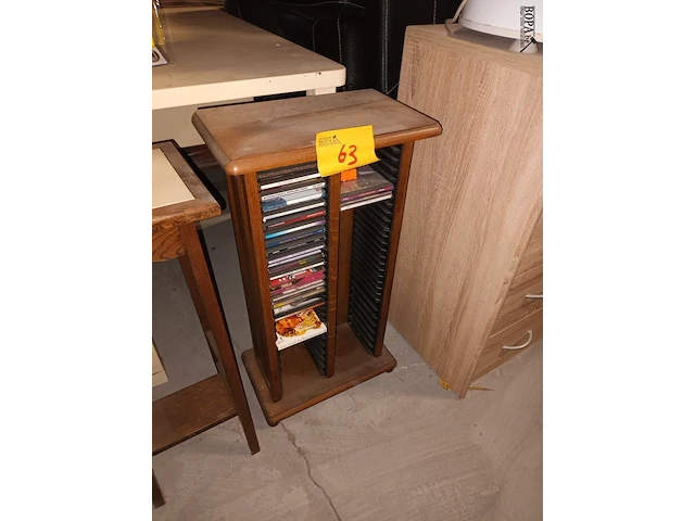 Lot 63 - houten cd kastje met muziek cd’s - afbeelding 2 van  3