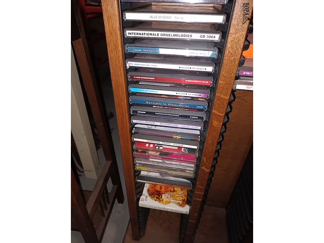 Lot 63 - houten cd kastje met muziek cd’s - afbeelding 3 van  3