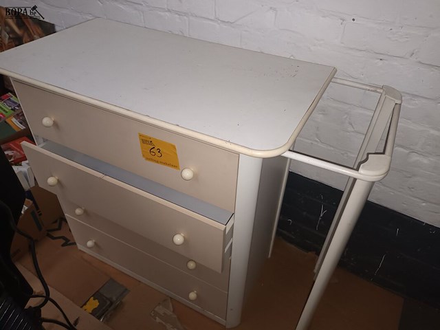 Lot 63 - ladekast - afbeelding 1 van  3