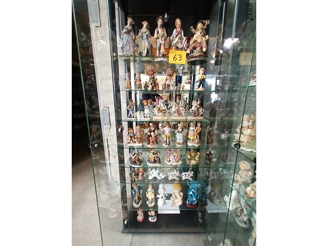 Lot 63 - porseleinen beeldjes. 36 stuks - afbeelding 1 van  4