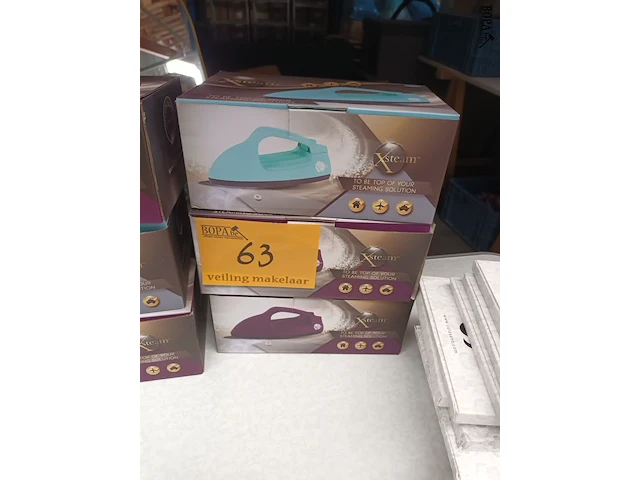 Lot 63 - reisstrijkijzer xsteam. 3 stuks - afbeelding 1 van  3