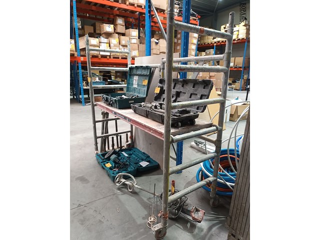 Lot 63 - verrolbare stelling altrex - afbeelding 1 van  5