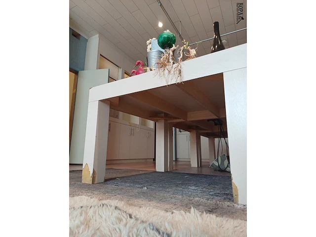 Lot 63 - vierkante tafel - afbeelding 2 van  2