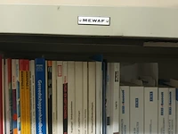 Lot 632 - metalen dossierkast mewaf - afbeelding 2 van  4