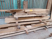 Lot 633 - houten balken en planken - afbeelding 1 van  6