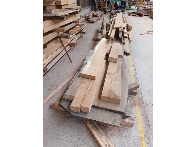 Lot 633 - houten balken en planken - afbeelding 3 van  6
