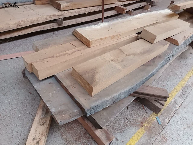 Lot 633 - houten balken en planken - afbeelding 4 van  6