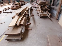 Lot 633 - houten balken en planken - afbeelding 6 van  6