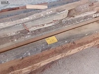 Lot 634 - houten balken - afbeelding 1 van  3