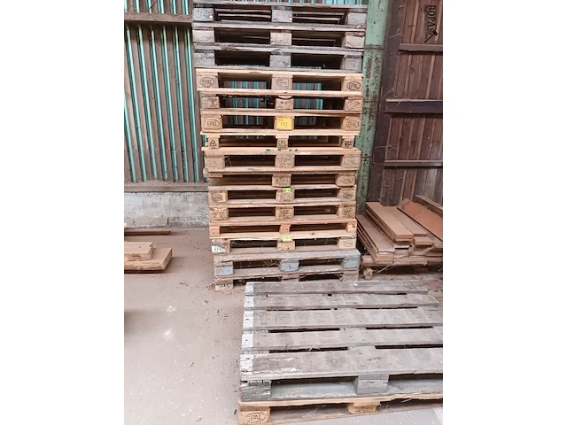 Lot 635 - euro palletten - afbeelding 1 van  3