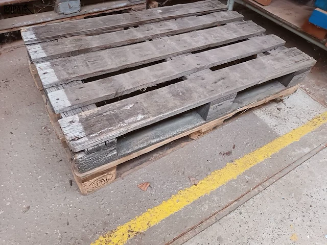 Lot 635 - euro palletten - afbeelding 2 van  3