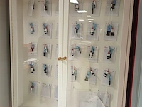 Lot 637 - vitrine wandkast - afbeelding 2 van  2
