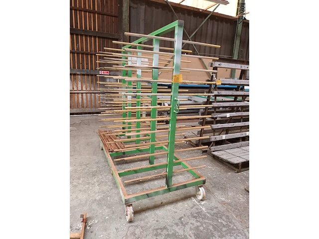 Lot 638 - mobiel droogrek - afbeelding 2 van  3