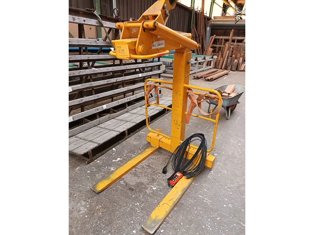 Lot 639 - palletvork voor takel - afbeelding 1 van  4