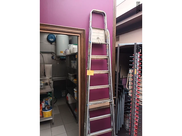Lot 64 - aluminium trapladder - afbeelding 1 van  2