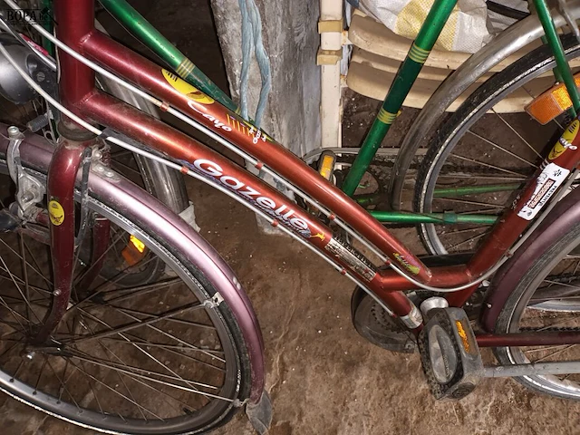 Lot 64 - fietsen en tuinstoelen. 4 stuks - afbeelding 2 van  4