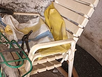 Lot 64 - fietsen en tuinstoelen. 4 stuks - afbeelding 4 van  4