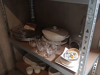 Lot 64 - huisraad. inhoud rek - afbeelding 4 van  4